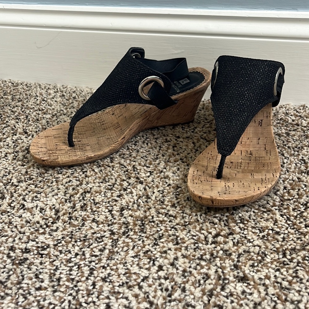 White Mountain low black wedge sandals